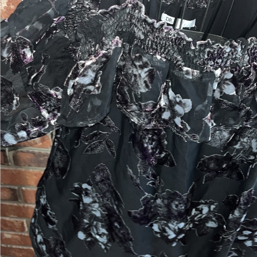 Beautiful Blouse - Picture 6 of 6